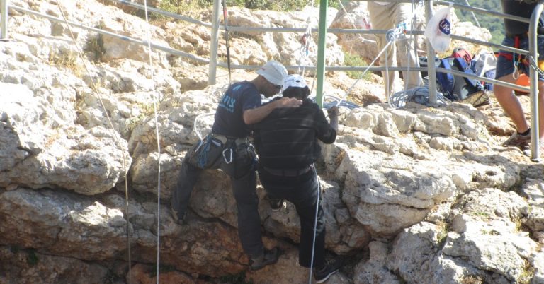 סנפלינג ופארק חבלים: מעבר להיות הסנפלינג ומתחם פארק החבלים בגובה פעילויות חווייתיות, מאתגרות ומהנות במיוחד אנו רואים בהן הזדמנות יוצאת דופן ללמידת העקרונות המנטליים המייצרים הצלחה באתגרי החיים השונים